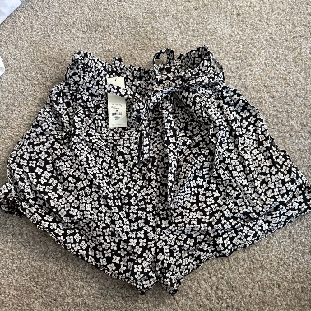 Francesca's Floral Black and White Shorts - Size Medium - New with Tags!